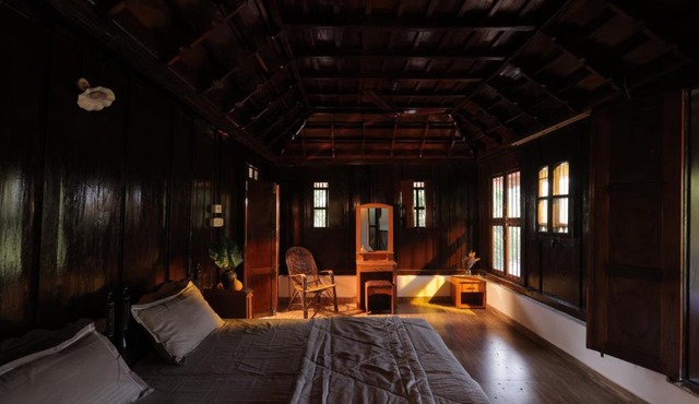 MountDe Kumarakom