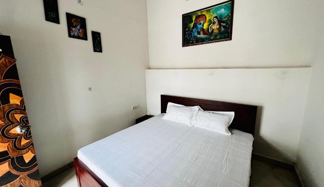 Mukhiya Ji Kripa Nikunj-Guesthouse