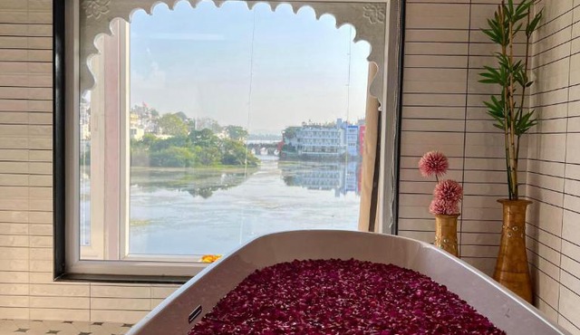 Natural Lake View Hotel