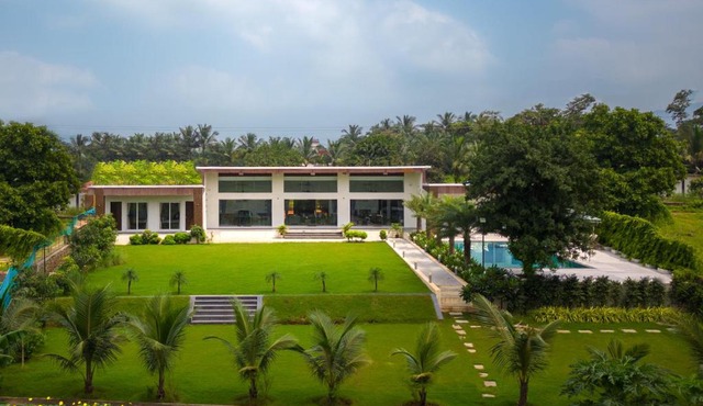 Natures Odyssey by StayVista - Amidst lush greenery with Outdoor pool and Indoor activities