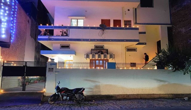 Neehan Homestay - 1.5 kms from river Ganges