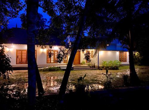 Neelathamara - The Riverside Villa