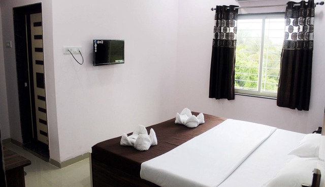 Neelisha River Front Inn in Kankavali