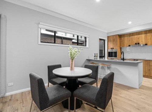 New Central 2 bedroom townhouse in Beechworth