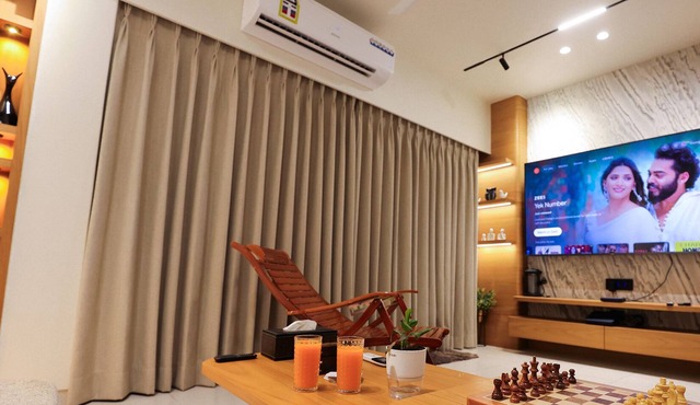 New Lux Apts Terrace Garden, Pizza Oven Full Service Fully equipped for NRIs
