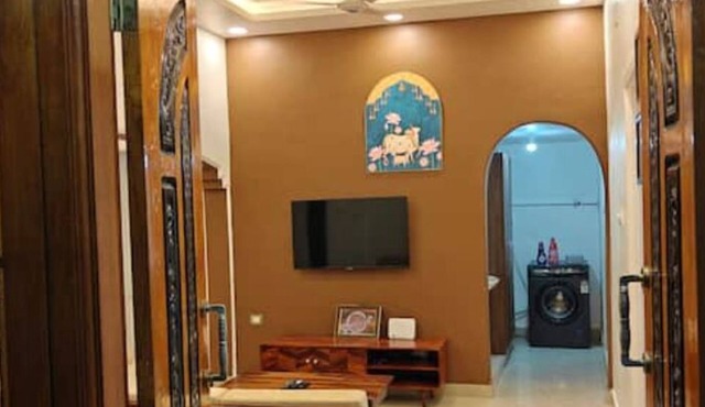 Newly Furnished, Renovated, AC, Clean, Cozy, 2 BHK