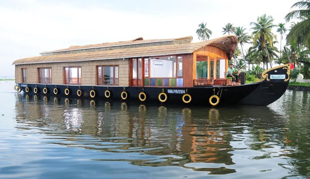 Niche Stays Luxury Houseboats
