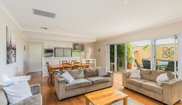 Ocean Keys Cottage Premium Rental Free WiFi in Perth North
