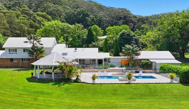 OCEAN PALMS RESORT| POOL, SPA| Accom Holidays