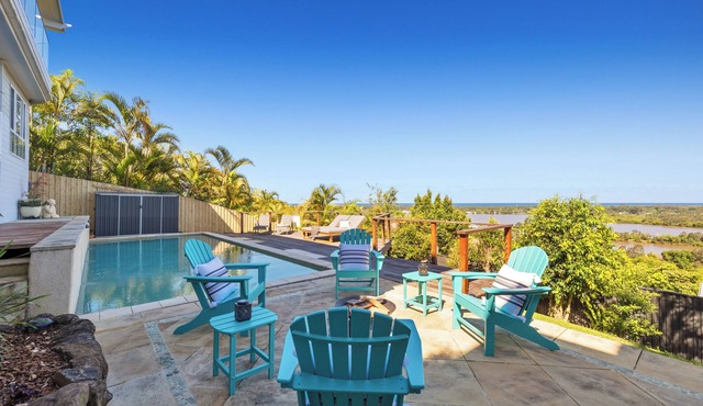 Ocean views/minutes to Kingy & Cooly/has pool/pet friendly/pretty inside & out in Banora Point