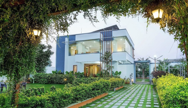 Olivewood Villa A 3BHK Farmstay with Private Pool by Homeyhuts