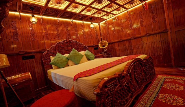One bedroom private houseboat Or One bedroom suite