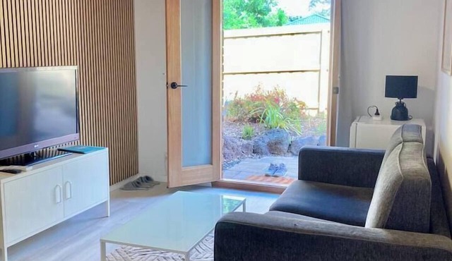 Orchid Studio with private entrance and yard in Narre Warren
