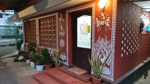 Oudh blooms