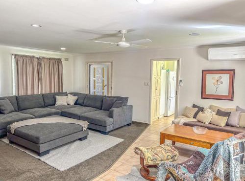 Ovens Valley Retreat - Spacious and cosy home in Ovens