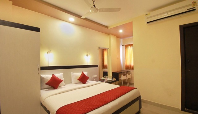 OYO 10551 Hotel RJ Grand