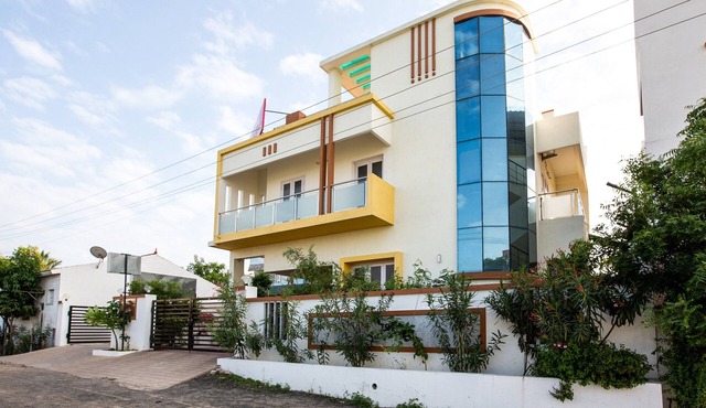 OYO 15701 River View Residency