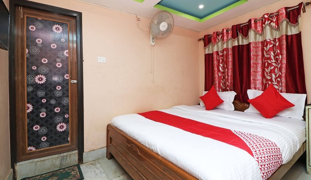 OYO 16627 Xpress Inn