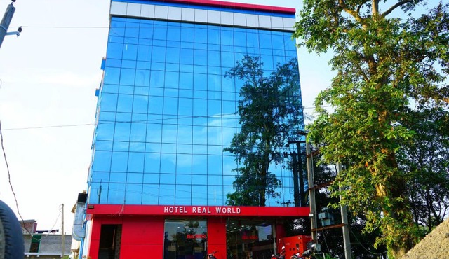 OYO 70132 Hotel Real World