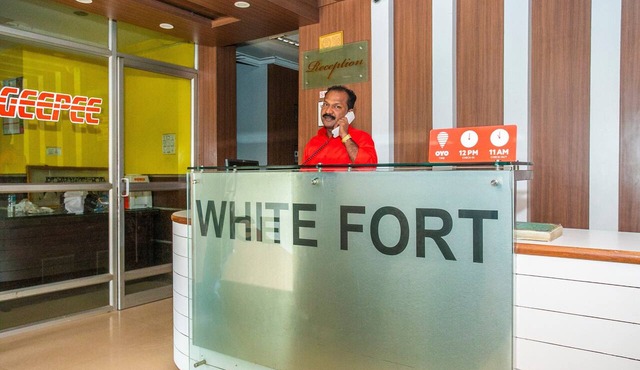 OYO Flagship 18338 White Fort