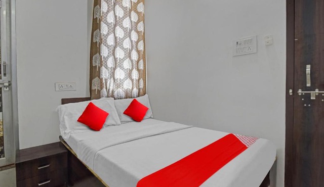OYO Flagship 81280 Mansa Guest House