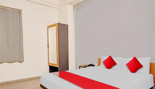 OYO Flagship Hotel Bluebird