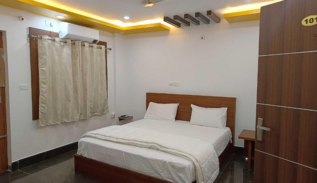 OYO Hotel Vasudha Inn