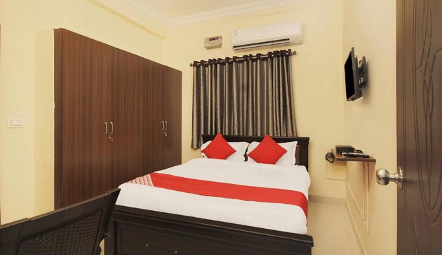 OYO Skyinn Near Golconda Fort
