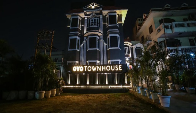 OYO Townhouse 62 Cyber City