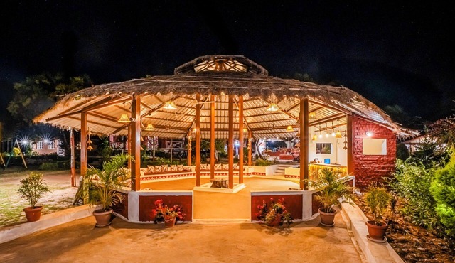 Pachmarhi Foothill Cottages by Vanyum