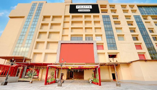 Palette A Lux Corporate Townhouse Near 3 Minutes Kaushambi Metro Station