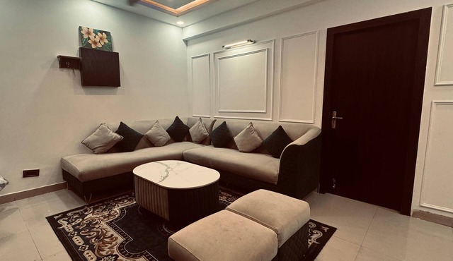 Palm Stays: 2BHK Fully furnished Apartment In Raj Nagar Extension Ghaziabad in Ghaziabad