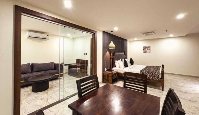 PAPAYA TREE HOTELS