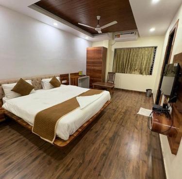 Pari Shree Hotel And Banquet