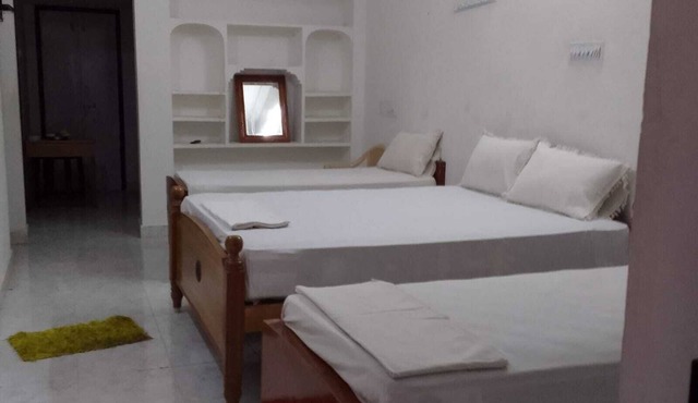 Parisha Residency - Temple Side Hotel
