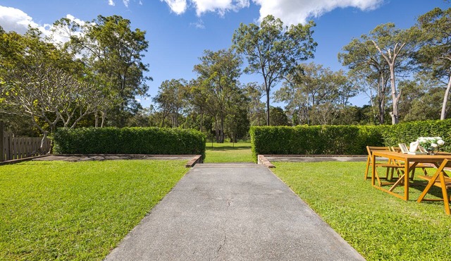 Parkside Haven 3BR Home with Spacious Yards/Park in Bethania in Bethania