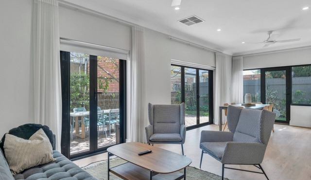 Parkside Haven - 4BR/2.5Bath + EV Charger in Parkside