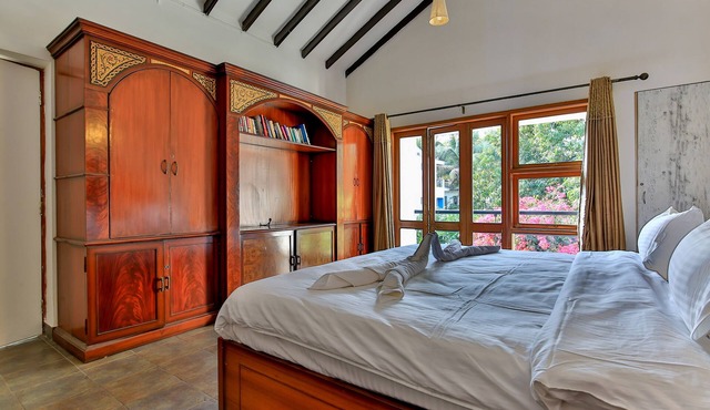 Peace & Luxury 3 Bhk Villa with Pool near Candolim Beach