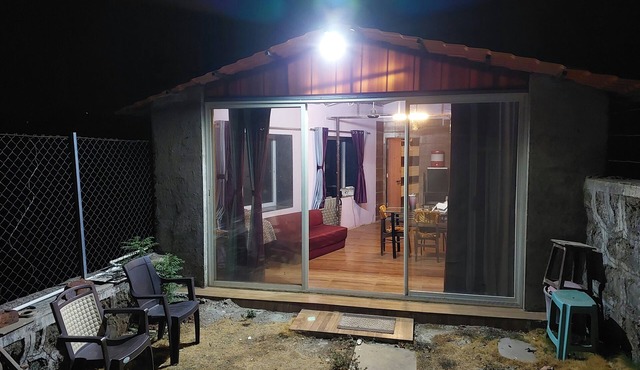 Peaceful 1-bedroom family-friendly Pet-friendly farmhouse in Dodhani, New Panvel