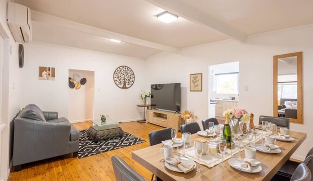 Peaceful 3Beds Affordable Home near BNE Airport in Wavell Heights