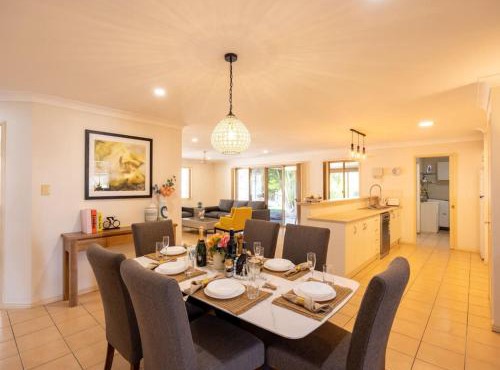 Peaceful 4B2B Sweet Home w Backyard at Springfield in Springfield Lakes