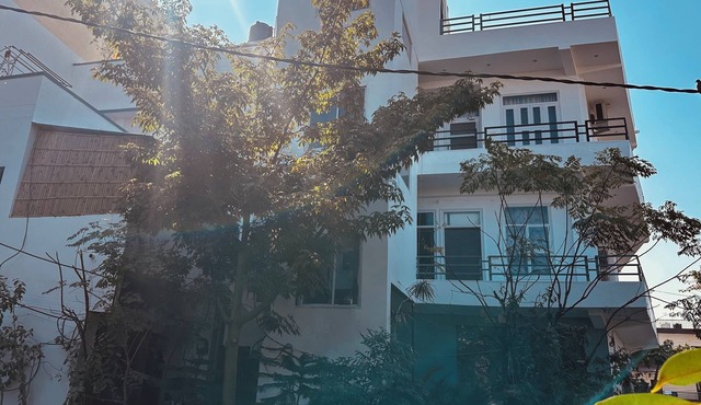 Peaceful & cozy villa in heart of pink city Jaipur with hill view !