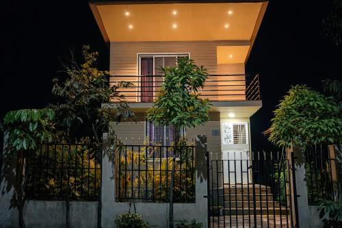 Peaceful Hill-View Retreat Near Lonavala