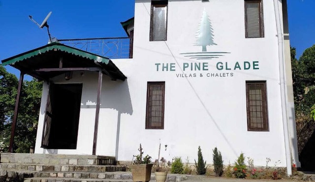 Peaceful Pine Glade Cottage with fireplaces, lawn, & WiFi - near Bhimtal