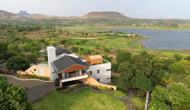 Pearl Lakeview Mansion by StayVista - Lakeside villa with Infinity pool, In-house theatre & Games room