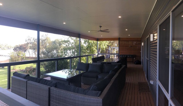 Pellaring Flat Riverfront home with private jetty - near Mannum in Mannum