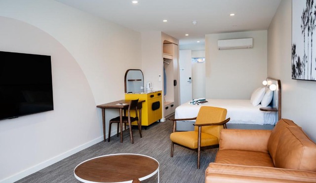 Peninsula Hotel Motel in Adelaide