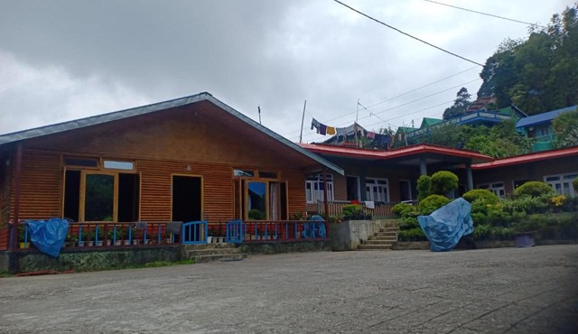 Peon Tar Home stay & Twin Inn restaurant