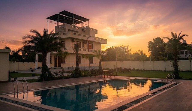 Perfect 6-bedroom villa with swimming pool in beautiful Jaipur for your getaway