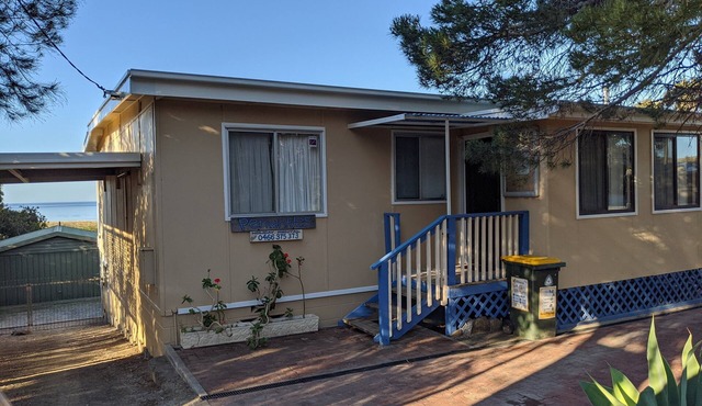 Periwinkles - two kitchens, two bathrooms, family and pet friendly! in Second Valley